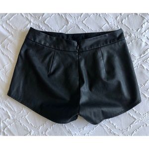 Express - Faux-Leather Shorts in Black